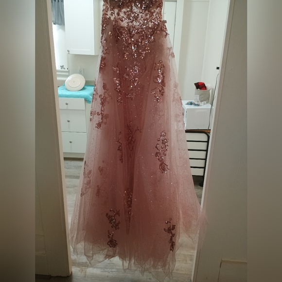 Morilee designer Pink Prom dress - Picture 7 of 9